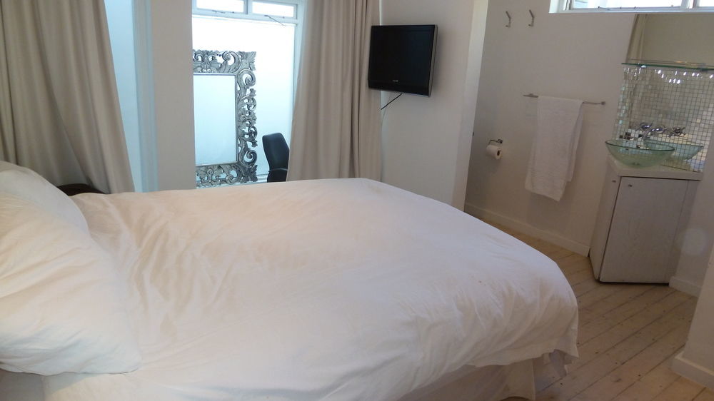 4 On Highworth Apartments And Studios Cape Town Luaran gambar