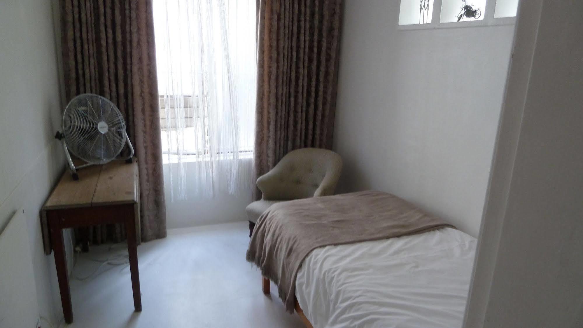 4 On Highworth Apartments And Studios Cape Town Luaran gambar