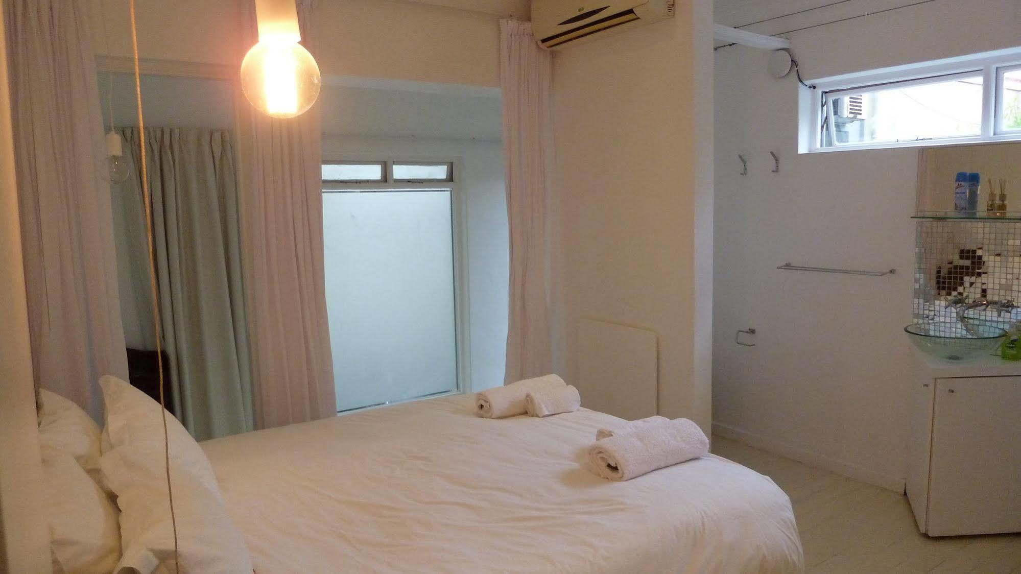 4 On Highworth Apartments And Studios Cape Town Luaran gambar